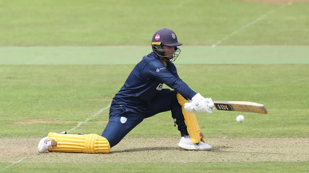 Felix Organ shines with both bat and ball as Lancashire endure fifth consecutive defeat