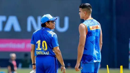 Prithvi Shaw's 'Bas Karo' Moment: India Veteran Shares Experience of Playing with Tendulkar and His Son, Vows Not to Retire Before Dhoni