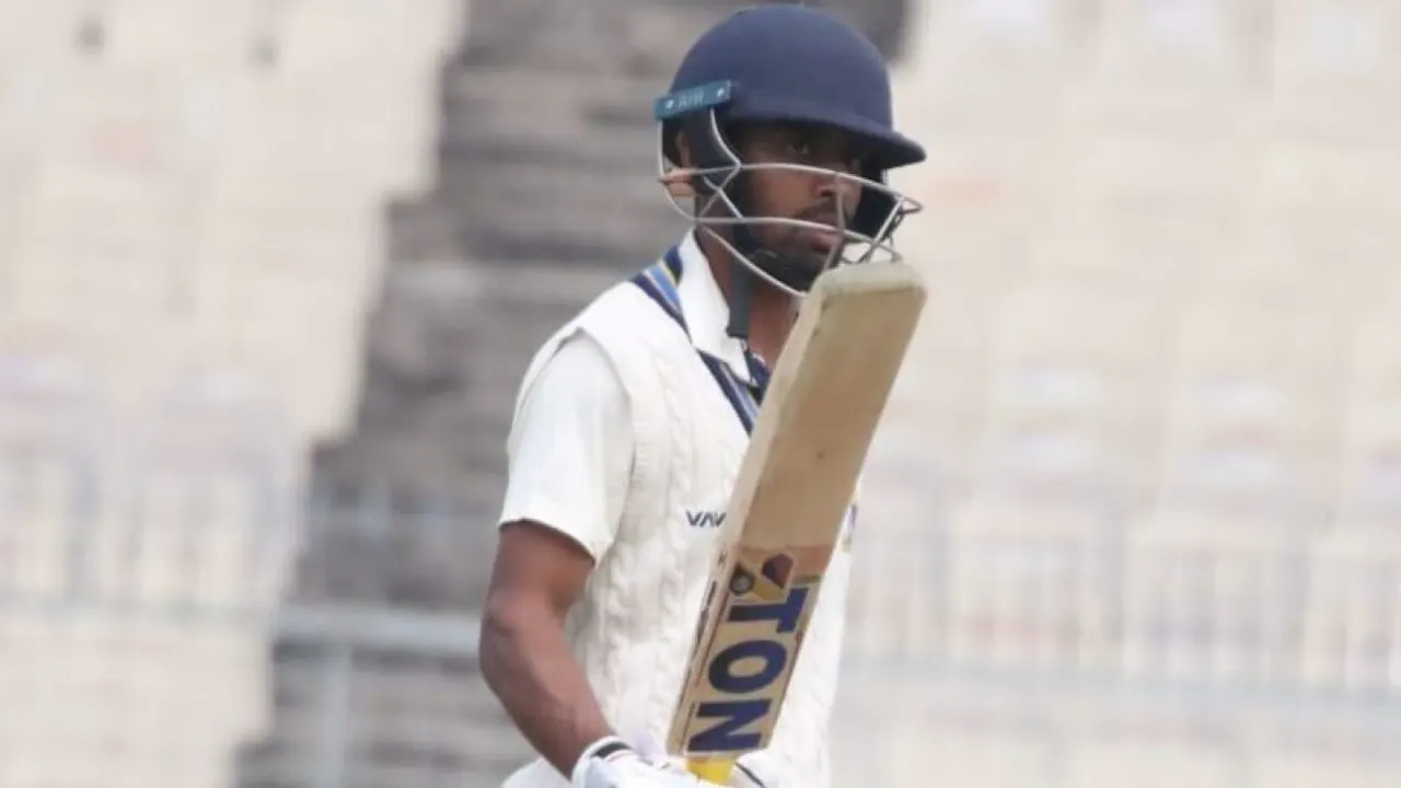 Contrasting tons from Easwaran and Samson shine on eventful 11-wicket day