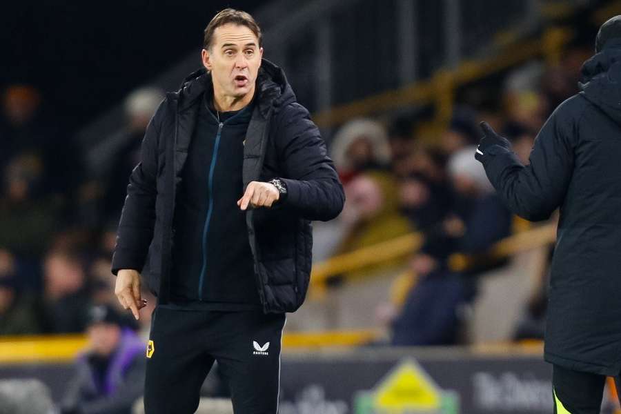 Lopetegui Spotted Using Crutches After Sideline Injury in Match Against Liverpool by Ansser Sadiq