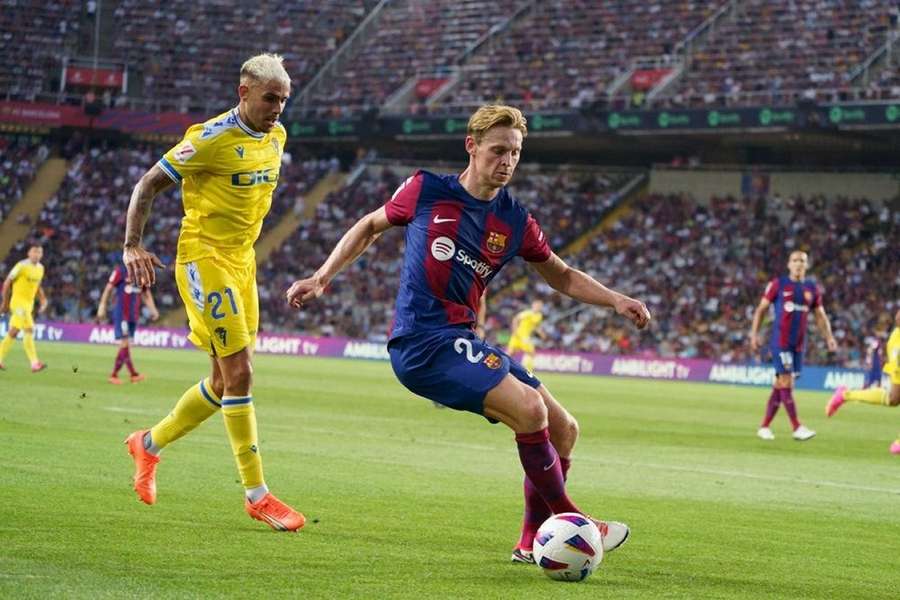 De Jong lashes out at his critics as Barcelona midfielder, says Carlos Volcano