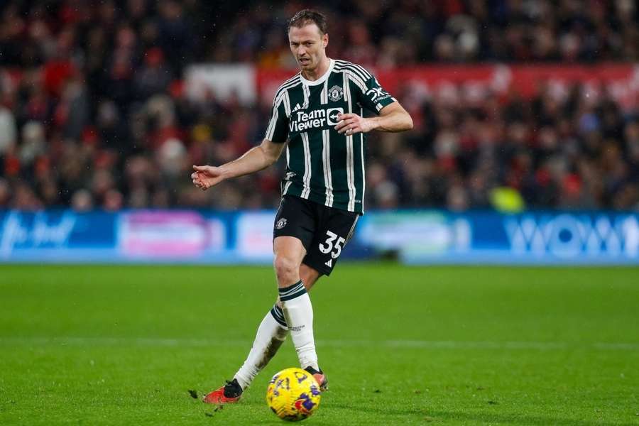 Ten Hag considers changing Evans' role at Man Utd