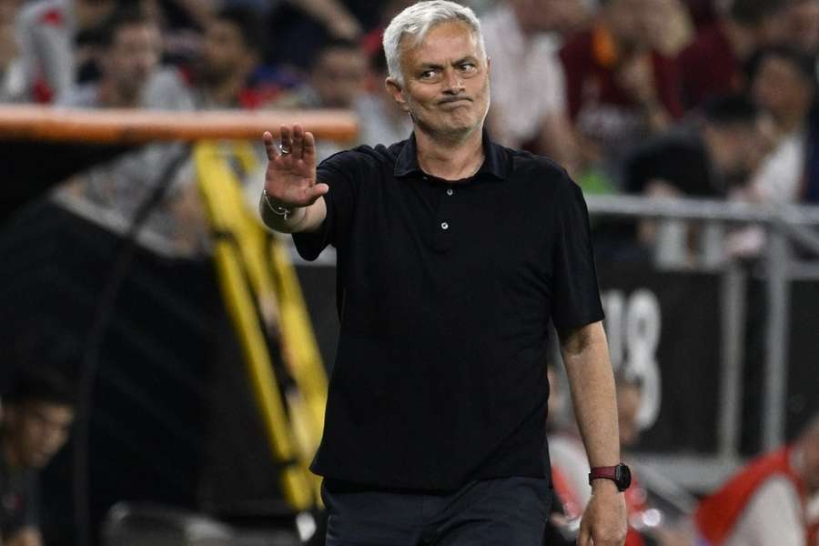 Karsdorp reveals shocking abuse from Mourinho in Roma locker room: Called traitor EIGHT TIMES, PSV fullback claims