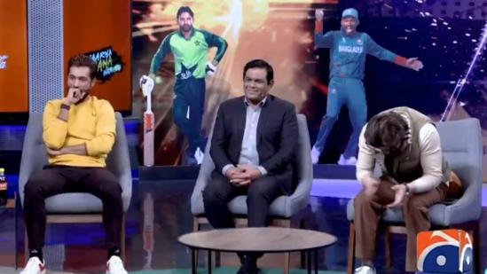 Controversy Erupts as Pakistani TV Anchor Ridicules Mohammad Rizwan's English, Prompting Former Player to Collapse in Laughter; Social Media Split